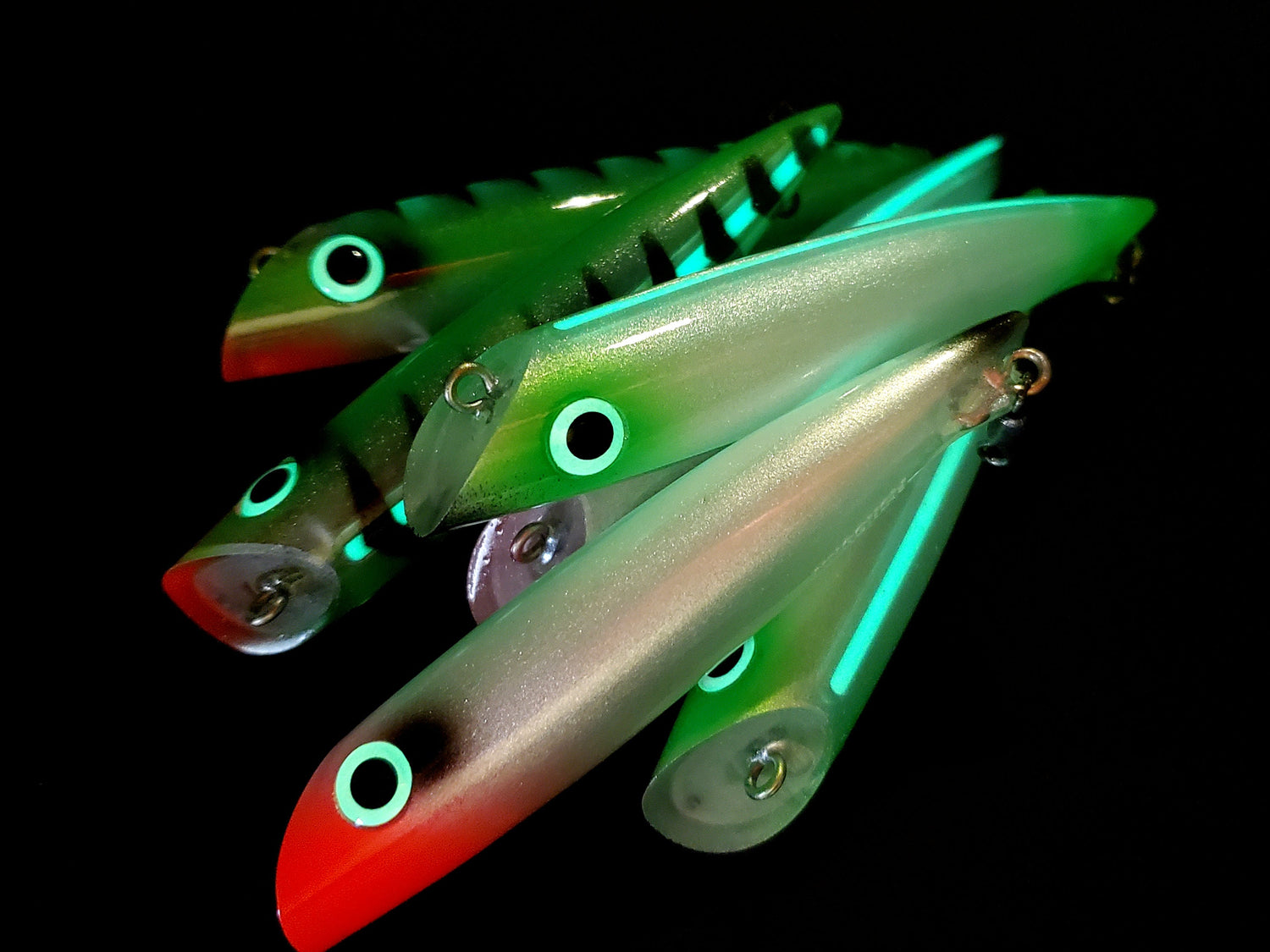 FishGunn_Salmon_Plugs_Black_background_glowing