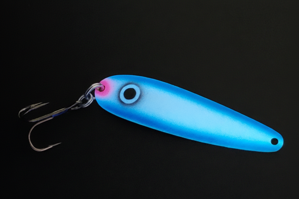 Blue GunnShip glowing spoon - 2% zoom